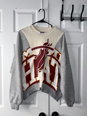 NBA Miami Heat Gray, Cream & Maroon Cropped Sweatshirt